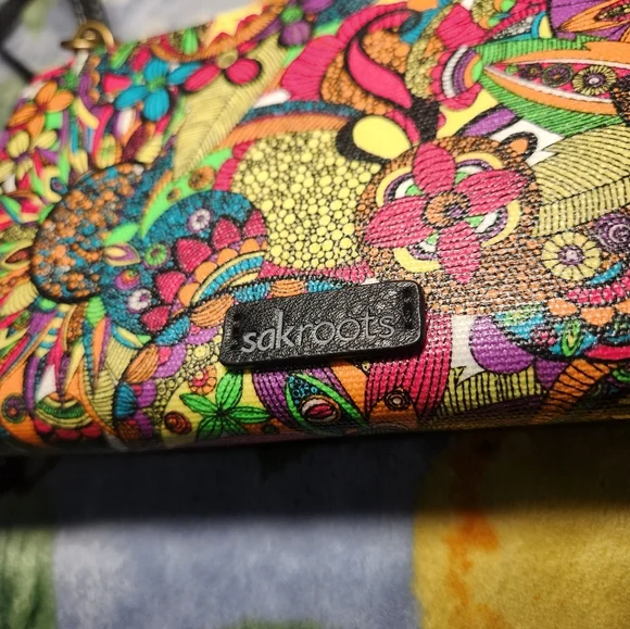 Vibrant Floral Clutch with Black Accents Sakroots - Picture 12 of 12